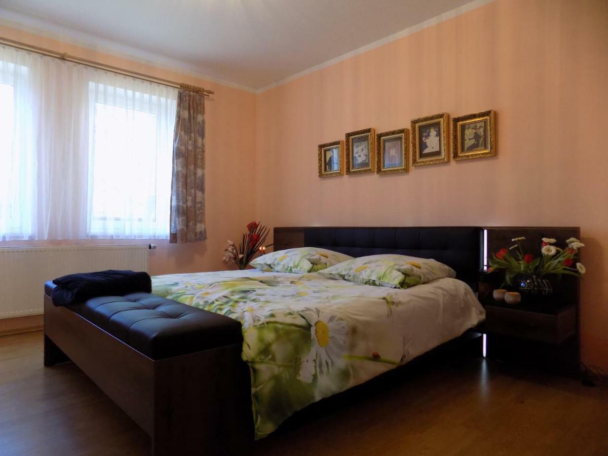 Landhaus Florian Appartement Rovensko pod Troskami Buitenkant foto